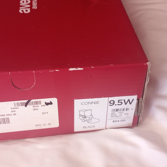 Avenue Ankle Boots. 9.5 ***WIDE*** Black - Picture 8 of 8